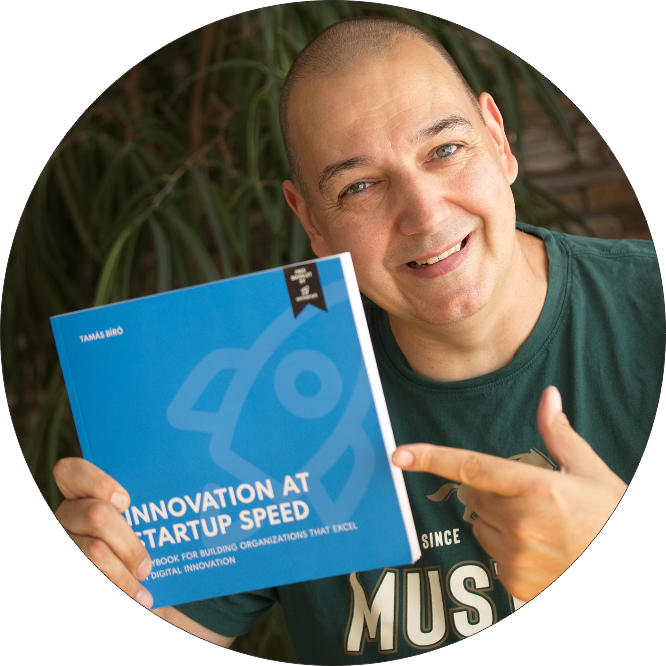 Bíró Tamás az Innovation at Startup Speed könyvvel